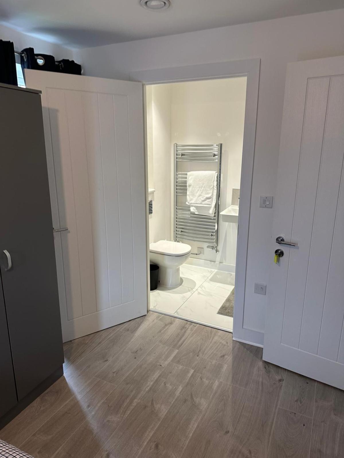 Lush King Ensuite In A Shared Home Манчестер Экстерьер фото