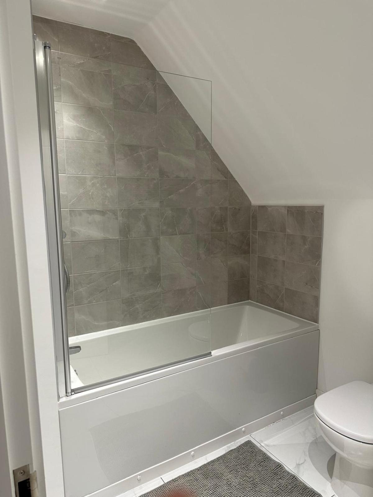 Lush King Ensuite In A Shared Home Манчестер Экстерьер фото